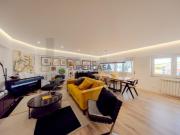 Vendo apartamento T4 totalmente renovado, com três WC,...