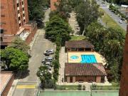 Vendo apto 150 metros en el poblado piso alto y de fácil...