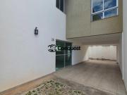 Vendo Belíssima Casa em Condomínio Fechado 03 Quartos...