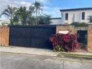 Vendo bella casa 337m²C+6H+5B+4P+Plt.Electrica Lomas de... Vendo bella casa 337m²C+6H+5B+4P+Plt.Electrica Lomas de...