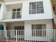 VENDO BONITA CASA EN PASAJE DE DOS PISOS MAS TERRAZA,...