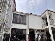 VENDO BONITA CASA EN PASAJE DE DOS PISOS, ZONA NORTE DE...