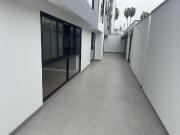 VENDO BONITO DPTO DE ESTRENO EN PRIMER PISO EN SURCO...