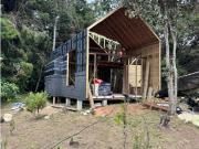 Vendo cabañas en madera en santa Elena con acceso vehicular