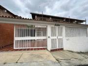 Vendo casa 106m2 Alto Prado 4932