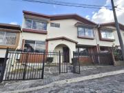 CASA EN VENTA 197m2 EL PEDREGAL 4 DORMITORIOS