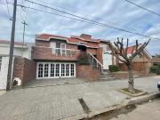 Vendo Casa 3 dormitorios con oficina y quincho en Barrio... Vendo Casa 3 dormitorios con oficina y quincho en Barrio...