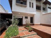 Vendo casa 450m2 El Cafetal Santa Ana 0723