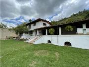 Vendo casa 750m2 5h+2s/6b/12p Cerro Verde 1701