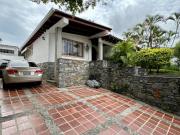 Vendo casa 897m2 Prados Del Este 5176