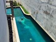 Vendo casa amplia moderna con alberca lado sombra 300...