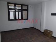 Vendo Casa Amplia Y Centrica Con Estacionamiento En Urb....