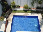 VENDO CASA AMUEBLADA Y EQUIPADA, JARDÍN, ALBERCA A UN...