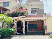 VENDO Casa Ate 4 dormitorios Impecable