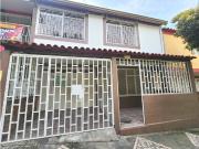 VENDO CASA AVENIDA LAGOS 3