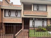 VENDO CASA BIFAMILIAR EN EL SECTOR DE SANTA BIBIANA