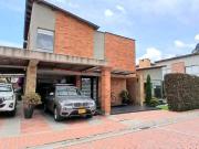 Vendo Casa campestre de dos niveles Cajicá en conjunto...