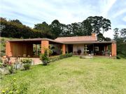 Vendo casa Campestre estilo Español en el Carmen de Viboral