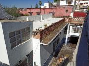 VENDO CASA CENTRICA CON DEPARTAMENTOS EN CALLE MUY...