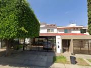 VENDO CASA CERCA DE LA PLAZA BUGAMBILIAS ZAPOPAN JALISCO