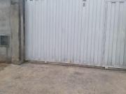 VENDO CASA COM 01 QUARTO NO COND. SERRA DOURADA II