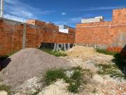 VENDO CASA COM PISCINA E TERRENO GRANDE NO BAIRRO...