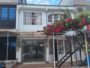 Vendo Casa Comercial, av Principal Barrio La Rosita...