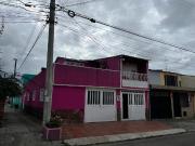 VENDO CASA COMERCIAL CON POSIBILIDAD DE AMPLIAR, ENGATIVA