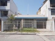 Vendo Casa como Terreno 235 Mt2 US$ 350,000. Calle...