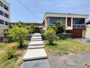 VENDO CASA COMO TERRENO, A MTS DE AV JAVIER PRADO CDRA...