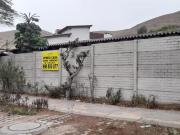VENDO CASA COMO TERRENO, AMPLIA Y BIEN UBICADA