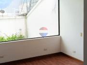 Vendo casa con 2 departamentos, las bromelias