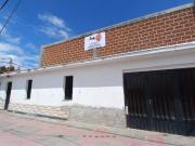 VENDO CASA CON 3 HABITACIONES/2 BAÑOS...