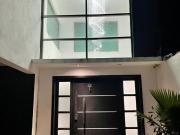 VENDO CASA CON ALBERCA EN LA SM.59, CANCUN, Q.ROO