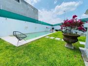 VENDO CASA CON ALBERCA Y POZO DE AGUA