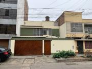 VENDO CASA CON EXCELENTE UBICACIÓN EN LA MEJOR ZONA DE... VENDO CASA CON EXCELENTE UBICACIÓN EN LA MEJOR ZONA DE...