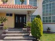 Vendo Casa con Garaje para 4 Autos, Sala con Chimenea,...