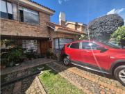 VENDO CASA CON HABITACIÓN EN PRIMER PISO EN CHIA