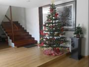 VENDO CASA CON JARDÍN INTERIOR EN SAN ISIDRO