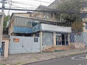 VENDO CASA CON LOCAL COMERCIAL Y DEPARTAMENTOS, AV....