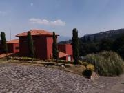 VENDO CASA CON PISTA DE SALTO, AMPLIO TERRENO EN EL AJUSCO