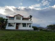 Vendo casa de 200M2 con terreno de 6.400M2 en Guayllabamba