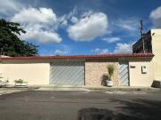 Vendo casa de 200mÂ² em via pÃºblica no bairro AdrianÃ³polis