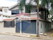 VENDO CASA DE 2 PISOS REMODELADA EN URDENOR 1