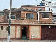 VENDO CASA DE 3 PISOS COMO TERRENO EN MONTERRICO SUR SURCO!