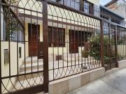 Vendo Casa de 3 Pisos en San Miguel – Urbanización...