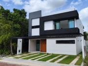 VENDO CASA DE 3 RECAMARAS CON ALBERCA PROPIA EN VIA...