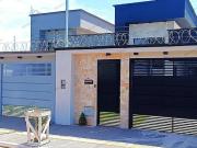 Vendo Casa de 3 Suítes no Setor Faiçalville Casa de Rua...