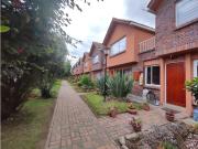 Vendo Casa de dos niveles en Conjunto Cerrado chia