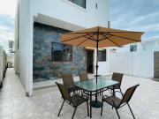 VENDO CASA DE DOS PISOS CON SALIDA AL MAR EN...